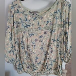 Women's lightweight top NWT